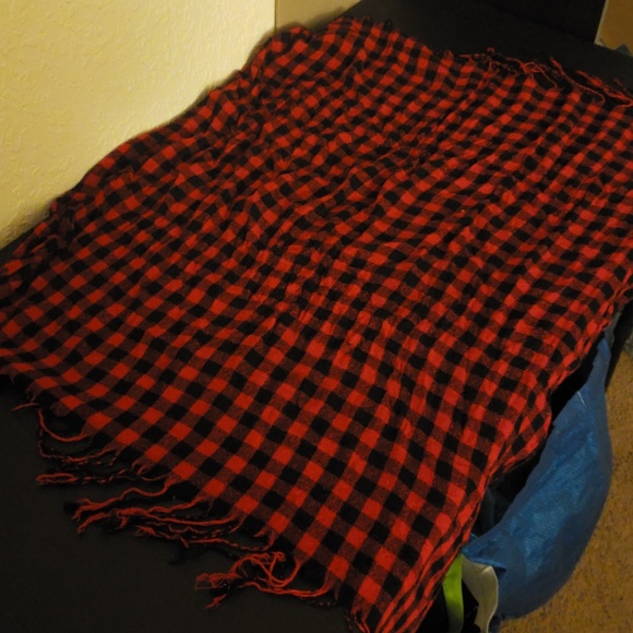 Square scarf - Picture 1 of 3